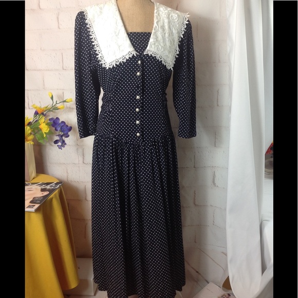 ⬇️ POLKA DOT MIDI DRESS - Picture 2 of 5